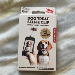 Kikkerland Brown & Black Dog Treat Selfie Clip